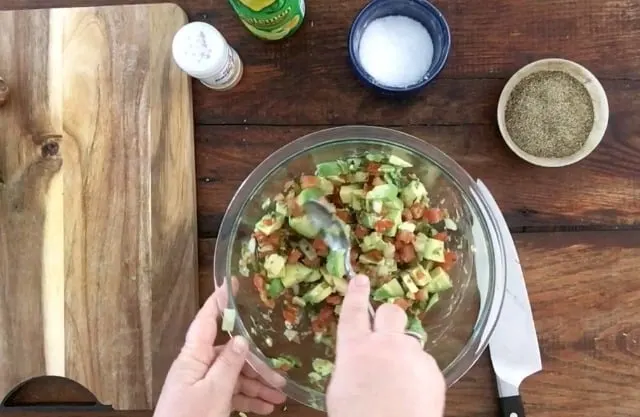 5-Minuto Guacamole Receta Facile (easy guacamole) • Loaves and Dishes