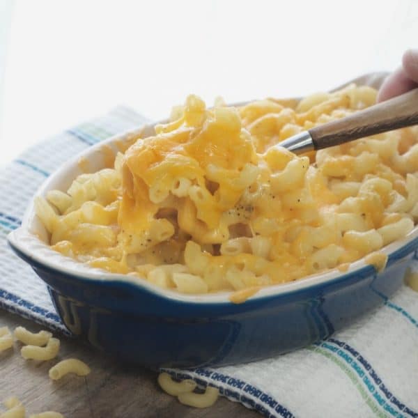 Easy Baked Mac and Cheese • Loaves and Dishes